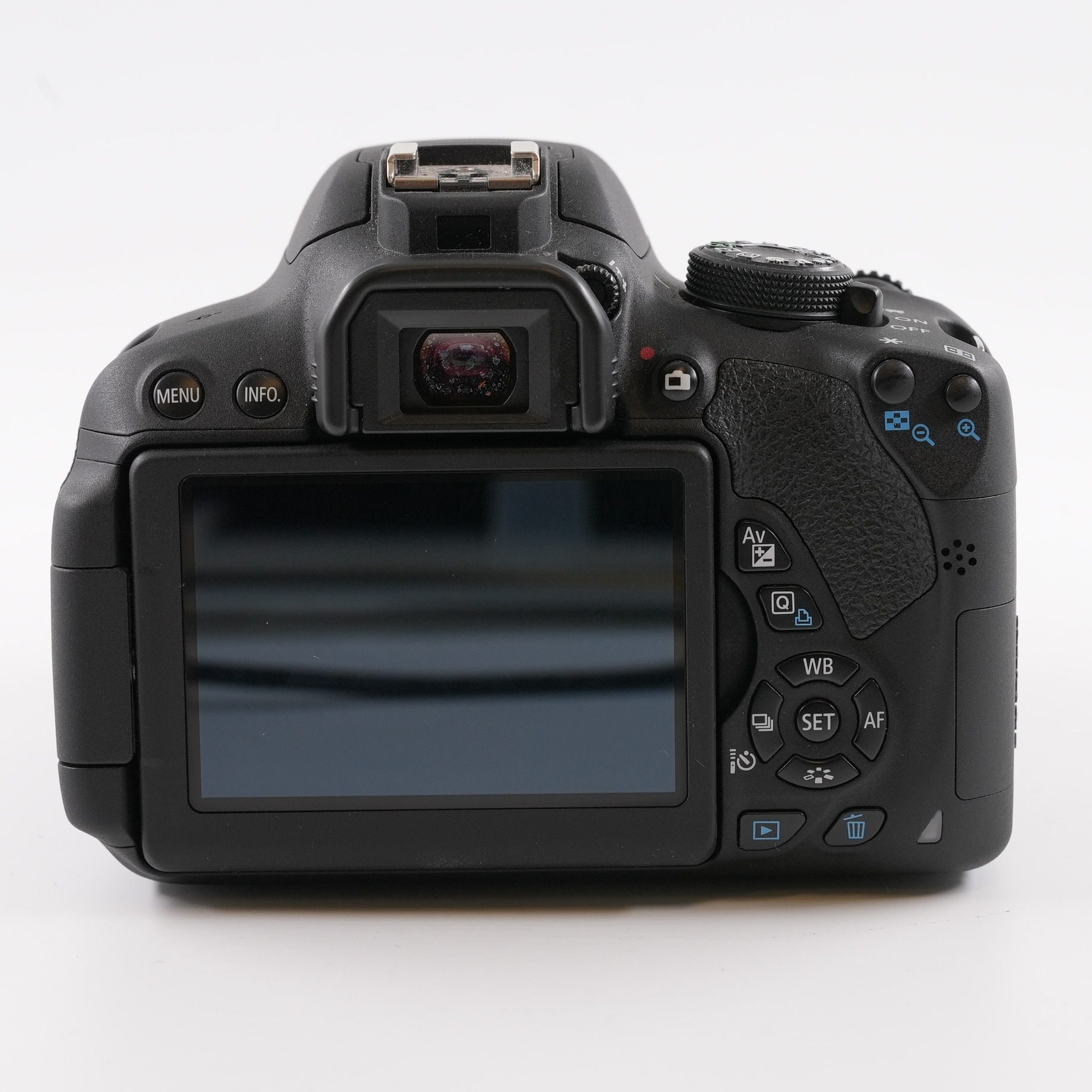 Canon EOS 700D + EFS 18-55 IS / GEBRAUCHT