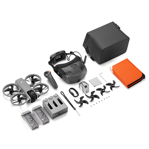 Vorderansicht DJI Avata 360 Motion Fly More Combo Set mit Fokus auf die FPV-Brille Goggles N3 im Vordergrund.