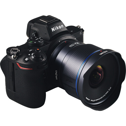 Laowa AF 10mm f2.8 Zero-D FF fr Nikon Z seitlich rechts mit Gehäuse