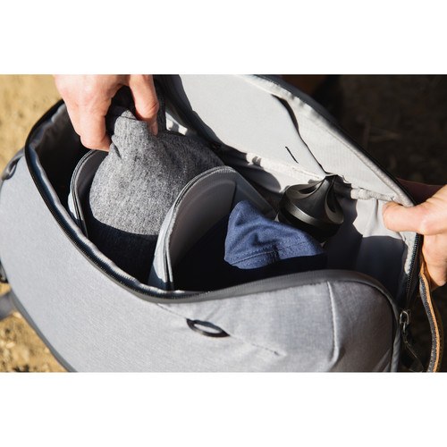 peak-design-everyday-rucksack-zip-v2-15l-ash-nutzung
