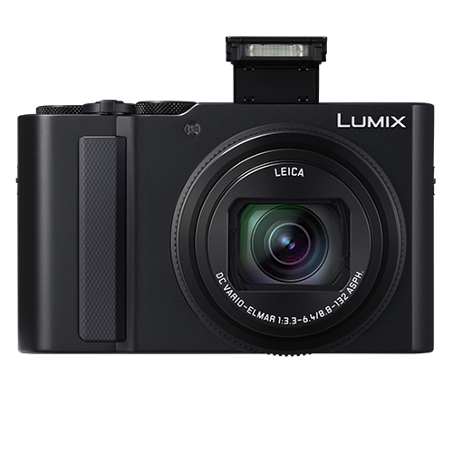 Panasonic Lumix DC-TZ300 Schwarz Frontansicht mit ausgefahrenem Blitz.