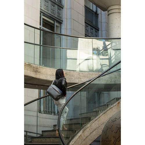 peak-design-everyday-sling-v2-10l-ash-beispiel