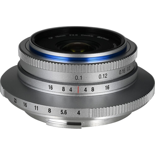 Laowa 10mm f4 Cookie fr L-Mount Frontale Ansicht mit abgewinkelten Blickwinkel