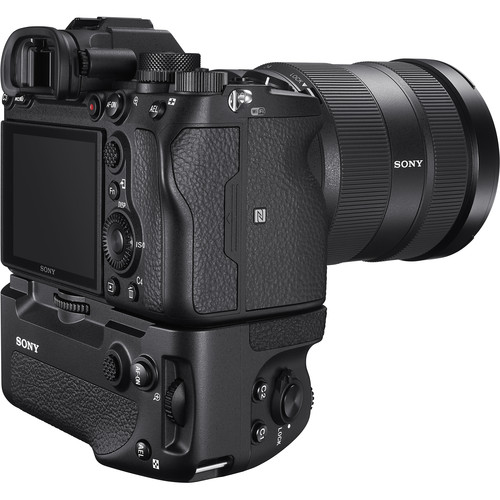 sony-vg-c4em-batteriegriff-fuer-sony-alpha-7r-iv-schraeg-anwendung
