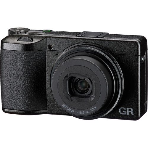 Ricoh GR IV Kamera - Frontale Seitliche Ansicht Rechts