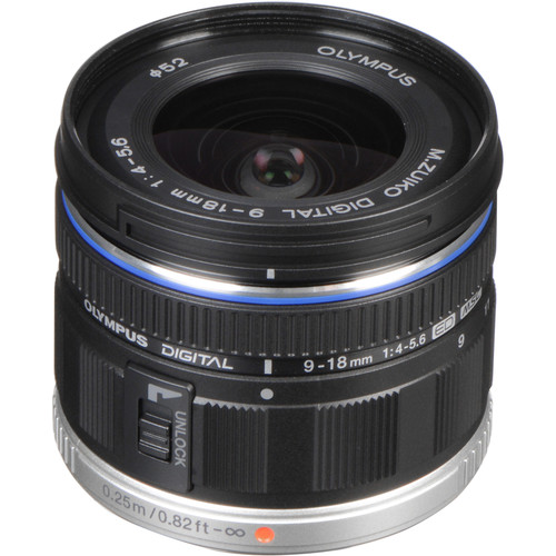 Olympus M.Zuiko Digital ED 9-18mm f/4-5.6 Objektiv olympus-m-zuiko-digital-ed-9-18mm-f4-5-6-objektiv-schraeg