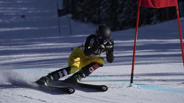 sony-fe-70-200mm-f2-8-gm-objektiv-skiing