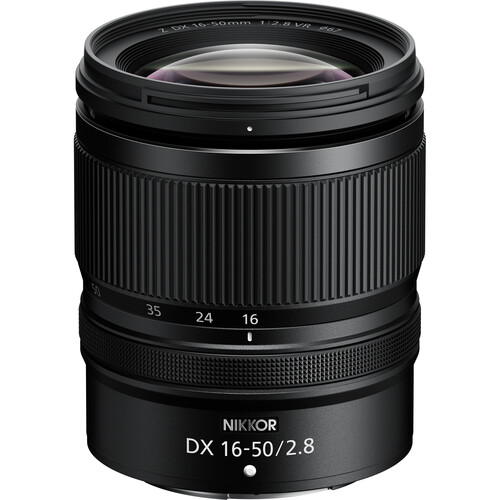 Nikon Z DX 16-50mm f2.8 VR - Frontale Angewinkelte Ansicht