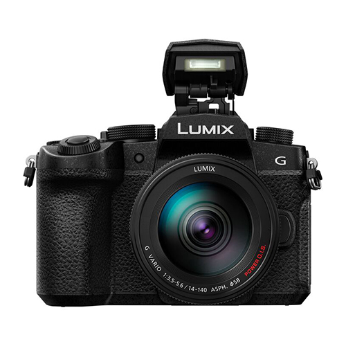 Panasonic LUMIX G97 Seitenansicht – Kompaktes Design und sicherer Griff für stabile Aufnahmen unterwegs
