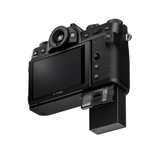 Fujifilm X-T30 III Gehäuse Schwarz - Fokus auf Akku-Fach
