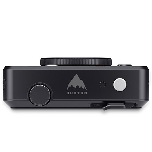 Leica Sofort 2 Burton Sofortbildkamera - Ansicht von vorne mit Burton Designmuster