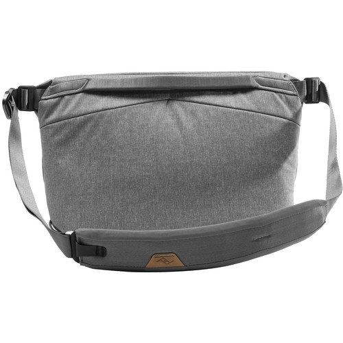 peak-design-everyday-sling-v2-10l-ash-hinteransicht