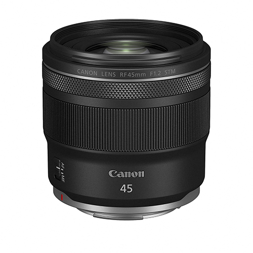  RF 45mm F1.2 STM - Frontale angewinkelte Ansicht