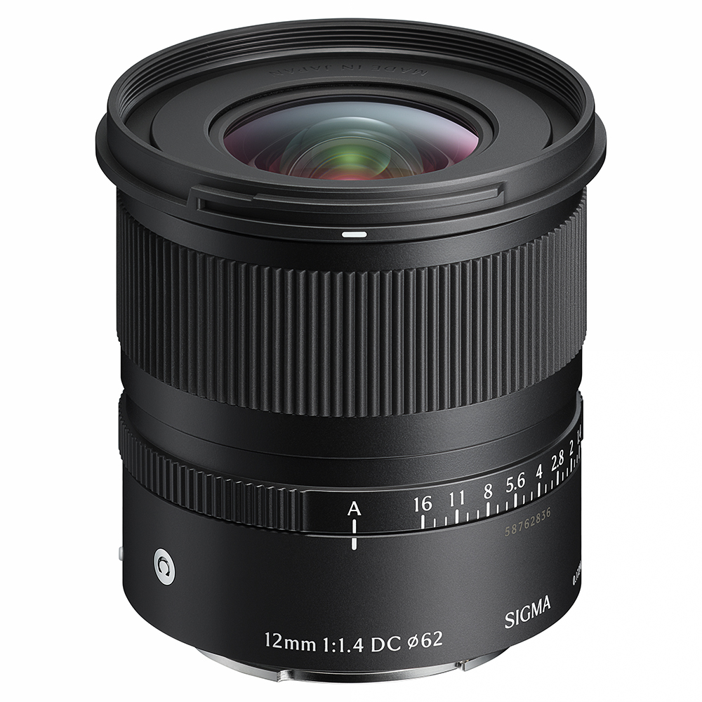 E-M-sigma-12mm-f1.4 Ansicht seitlich oben