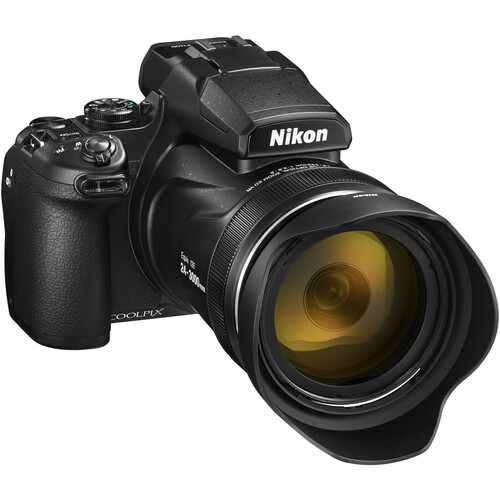 Nikon COOLPIX P1100 Seitenansicht – Stabile Handhabung und vielseitige Anschlussmöglichkeiten