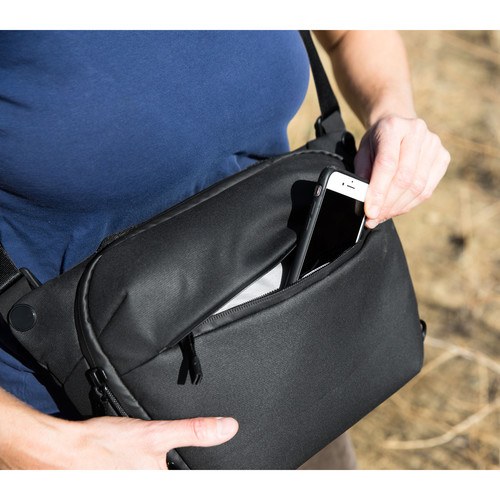 peak-design-everyday-sling-v2-6l-schwarz-verwendung