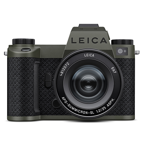 Leica SL3 Reporter - Frontale Ansicht mit Objektiv in Verwendung 