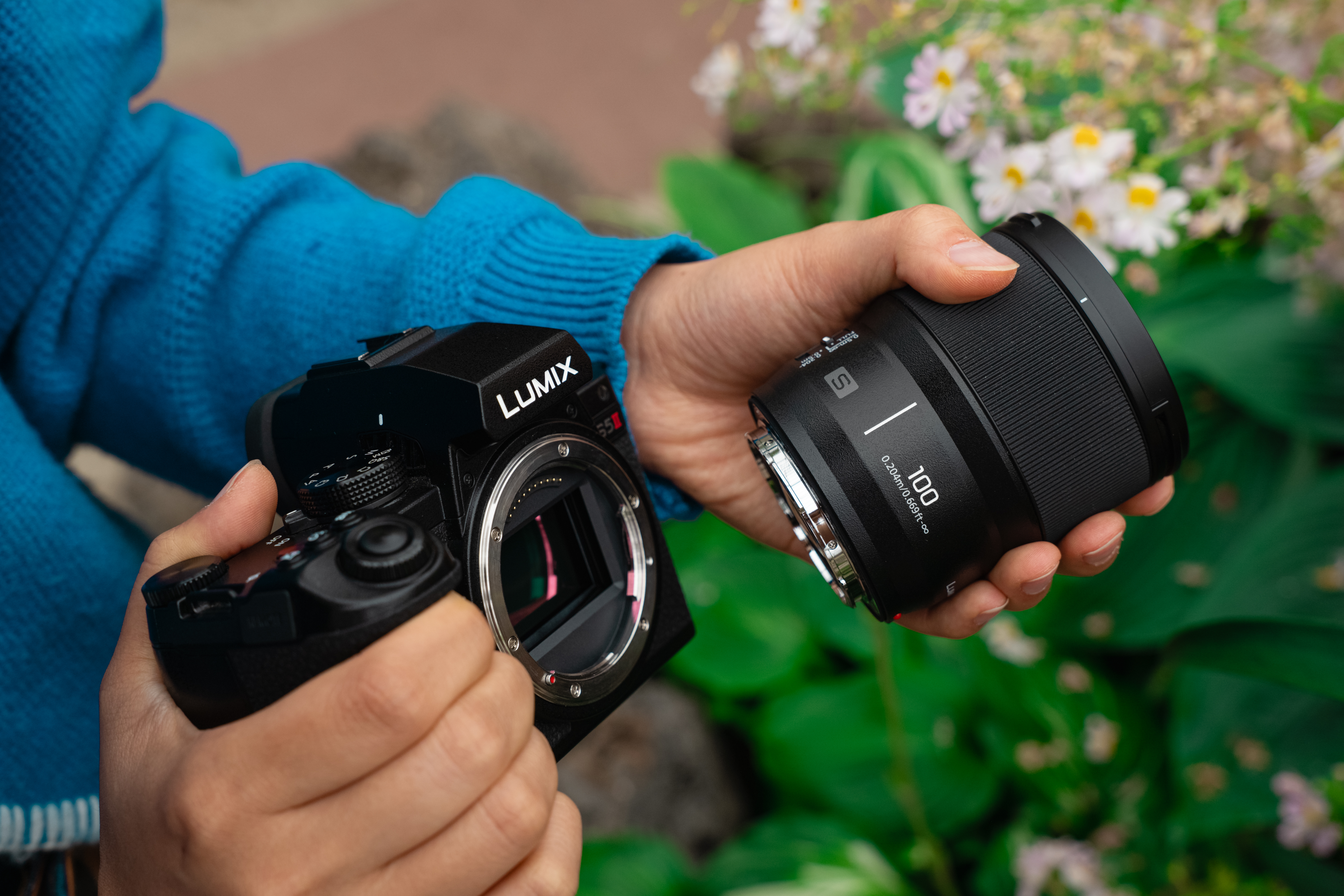 panasonic-lumix-DC-S5II-S-E100-Lifestyleimage-P1007089