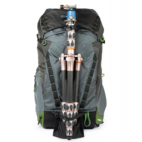 think-tank-rotation-34-l-kamerarucksack mit Stativ Ansicht vorne mit stativ