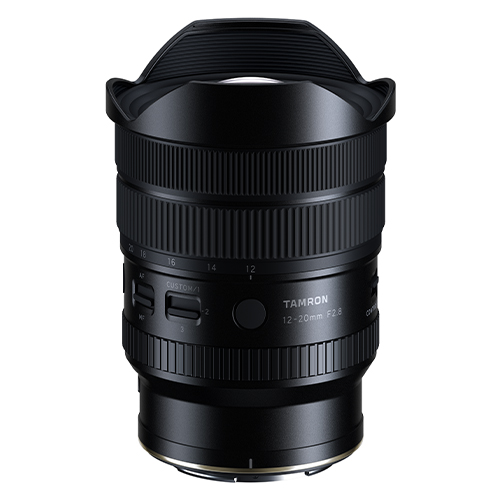 Seitenansicht des Tamron AF 12-20mm f/2.8 Zoomobjektivs für Nikon Z