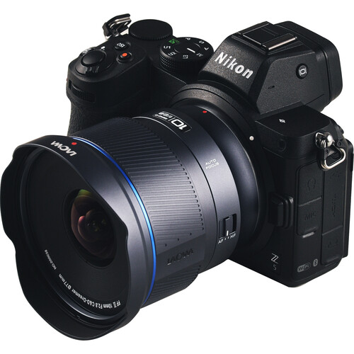Laowa AF 10mm f2.8 Zero-D FF fr Nikon Z seitlich links mit Gehäuse