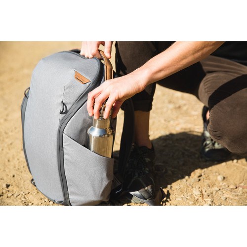peak-design-everyday-rucksack-zip-v2-15l-ash-anwendung