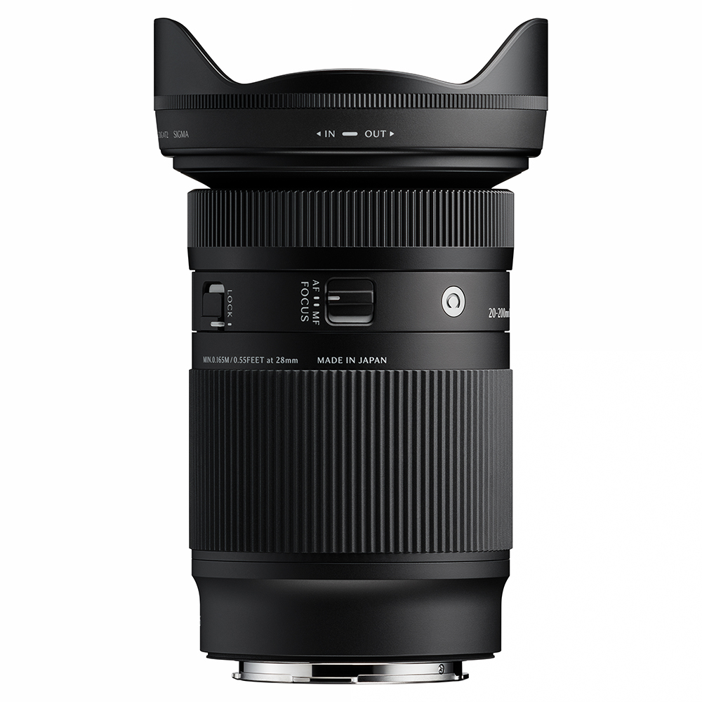 Sigma 20-200 Ansicht vorne mit Sonnenschutz