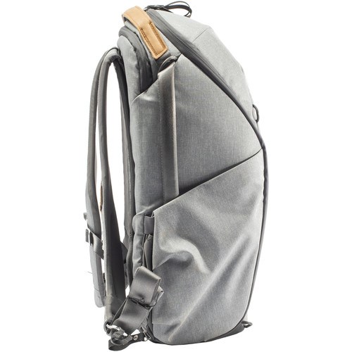 peak-design-everyday-rucksack-zip-v2-20l-ash-seitenansicht