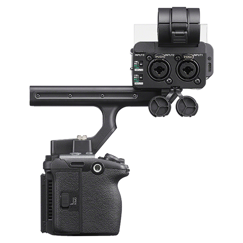 Rechte Seite des XLR-Handgriffs der Sony FX5 mit zwei XLR-Audioeingängen