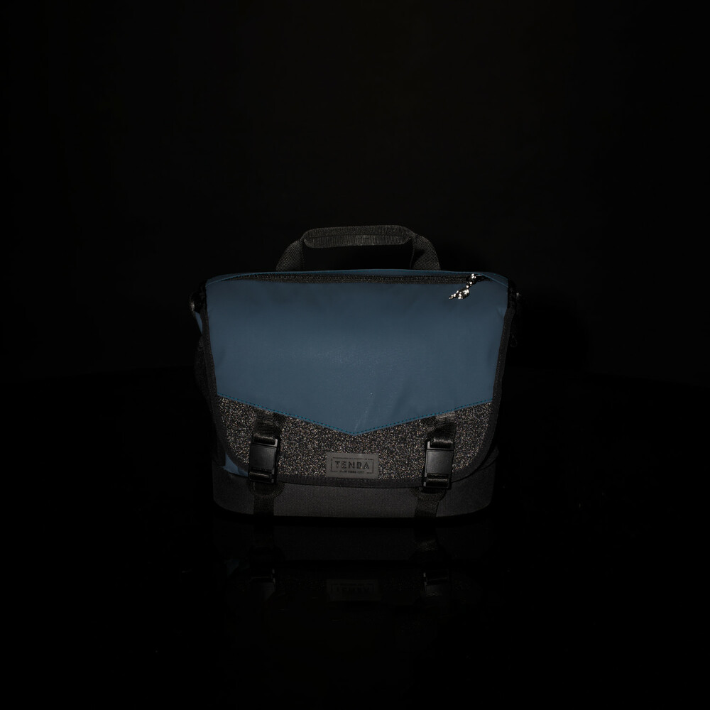 Tenba-DNA-9-Slim-Messenger-Tasche-Blau-3