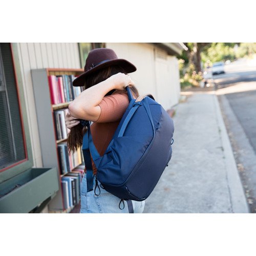 peak-design-everyday-rucksack-zip-v2-15l-midnight-anwenden