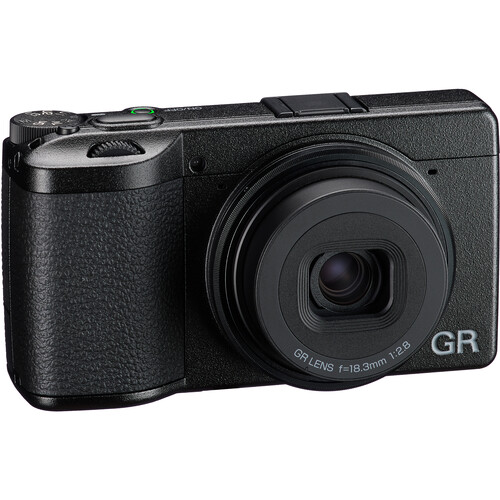 Ricoh GR IV Kamera - Frontale Seitliche Ansicht Links