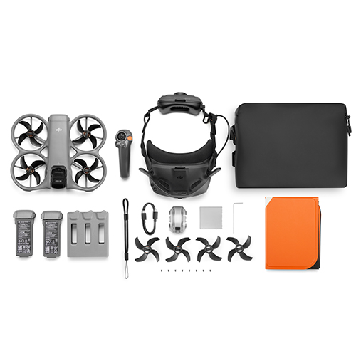 DJI Avata 360 Motion Fly More Combo Lieferumfang mit FPV-Drohne, Goggles N3 Brille und RC Motion 3 Controller schräg von oben.
