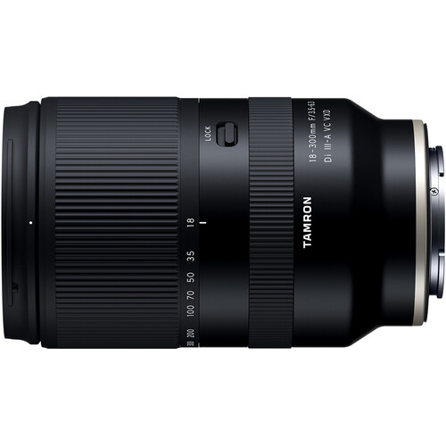 Tamron 18-300mm f3.5-6.3 Di III-A VC VXD für Nikon Z (APS-C) Seitliche Ansicht