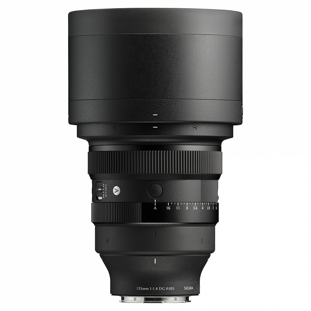Sigma 135 f1.4 Objektiv Ansicht vorne mit Sonnenblende