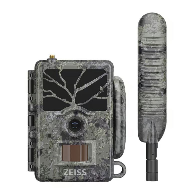 Frontansicht der Zeiss Secacam 1 Wildkamera in Camouflage-Optik mit Antenne.