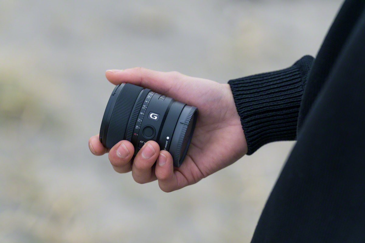 3-SEL15F14G_Compact-Mid