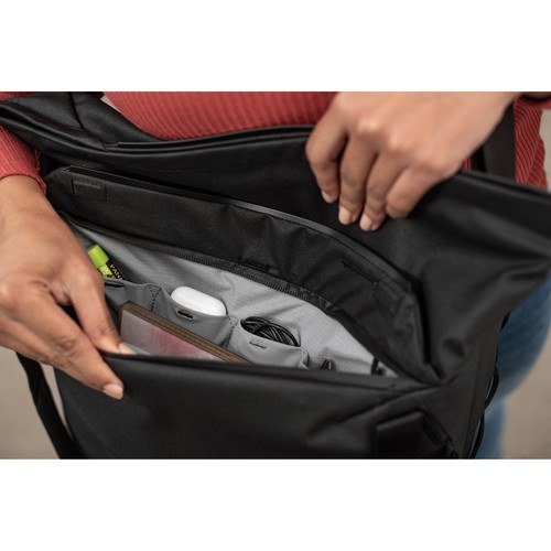 peak-design-everyday-tote-v2-tasche-15l-black-anwendung