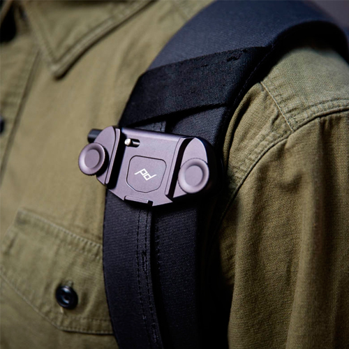 peak-design-capture-clip-v3-schwarz-backpack