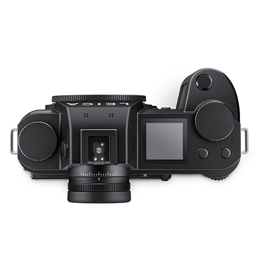 Leica SL3-P spiegellose Vollformatkamera in der Draufsicht mit Einstellrädern, Blitzschuh und dem kleinen Kontrolldisplay.