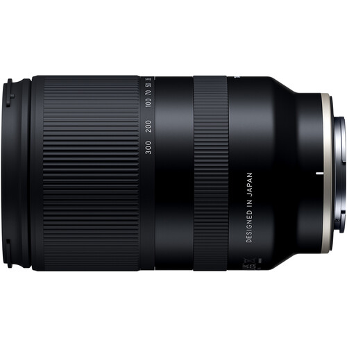 Tamron 18-300mm f3.5-6.3 Di III-A VC VXD für Nikon Z (APS-C) Seitlich liegende Ansicht
