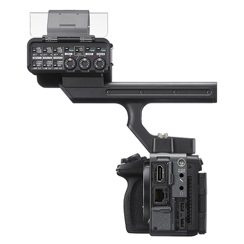 Seitenansicht der Sony FX5 mit Audio-Reglern, HDMI- und USB-C-Anschlüssen