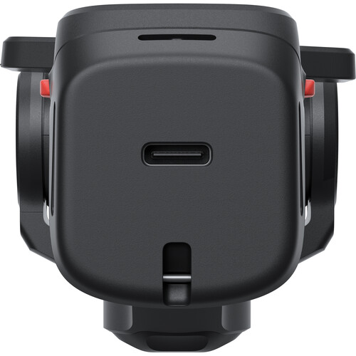 Die Insta360 Luna Ultra Kamera fixiert auf dem mechanischen 3-Achsen-Gimbal.